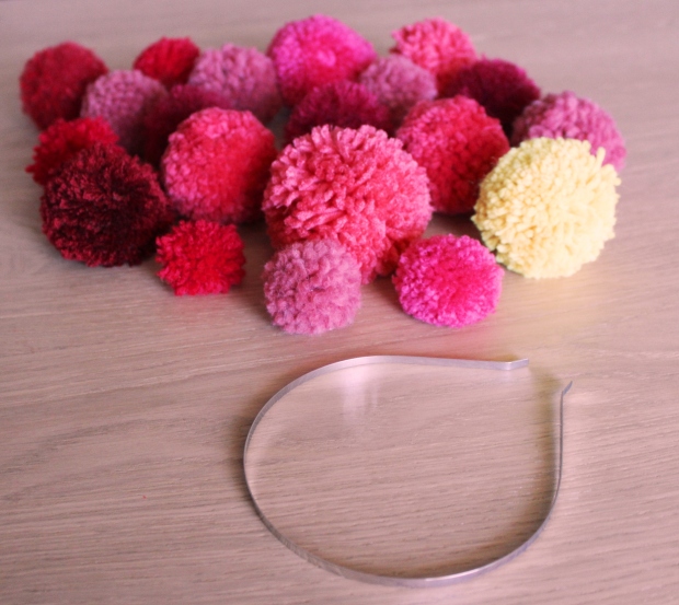Serre-tête à pompon lumineux scintillant confettis colorés du Nouvel An  Amscan